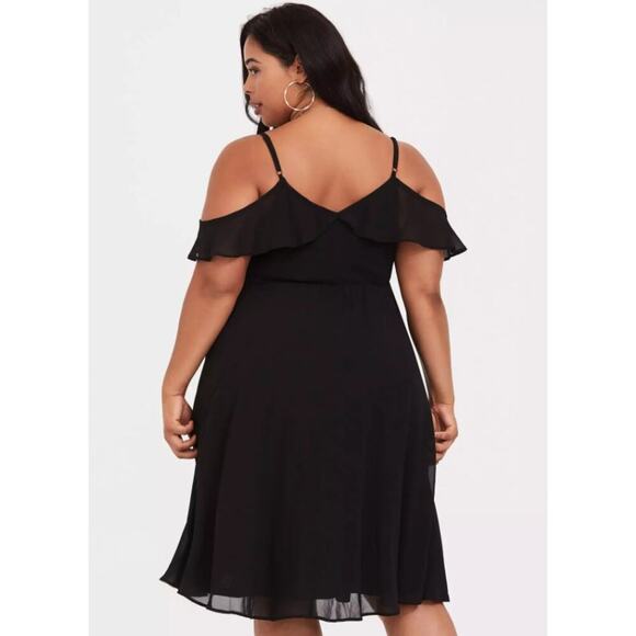 Elegant Black Off-Shoulder Dress - Picture 2 of 9